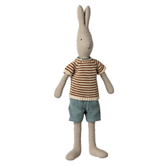 Maileg kanin - size 3 - Pojke i stickad blus och shorts - leksak