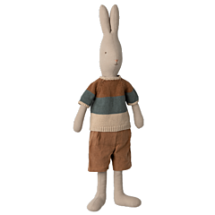 Maileg kanin - size 4 - Pojke i stickad blus och shorts - leksak