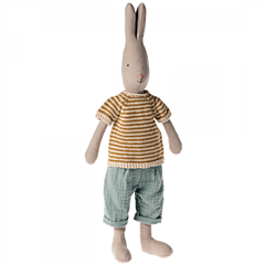 Maileg kanin - size 3 - Pojke i stickad blus och shorts. Leksak